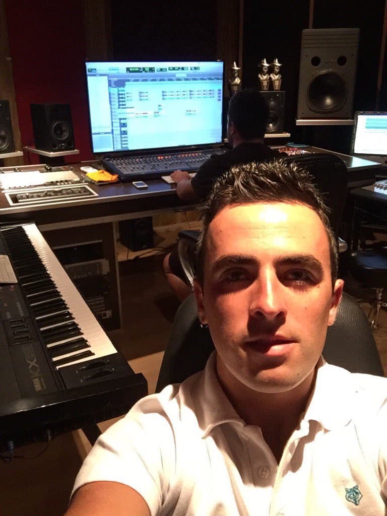 En el 2008 el argentino decidió volver a su país para formar un grupo musical de nombre "El resto de Río Cuarto" llevan tres discos. Martín se alejó de la pantalla chica y decidió que la música es su vida.