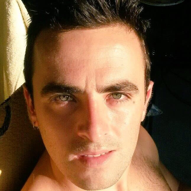 Desde que Martín saltó a la fama el aspecto musical siempre tuvo un peso muy importante, fue así como sacó su primer disco de nombre "Corazones Rotos".