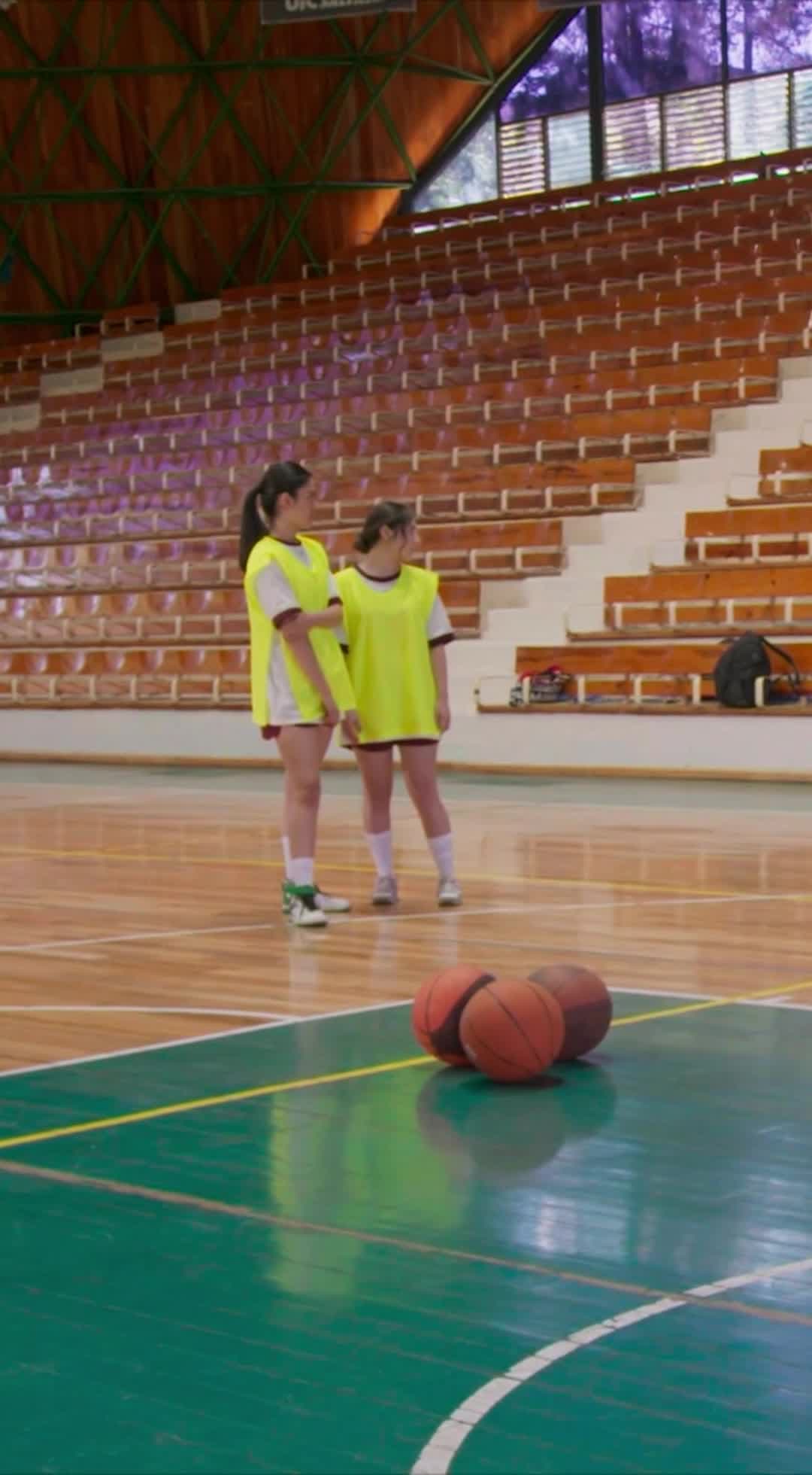 Eres como una maga, nada por aquí, nada por allá