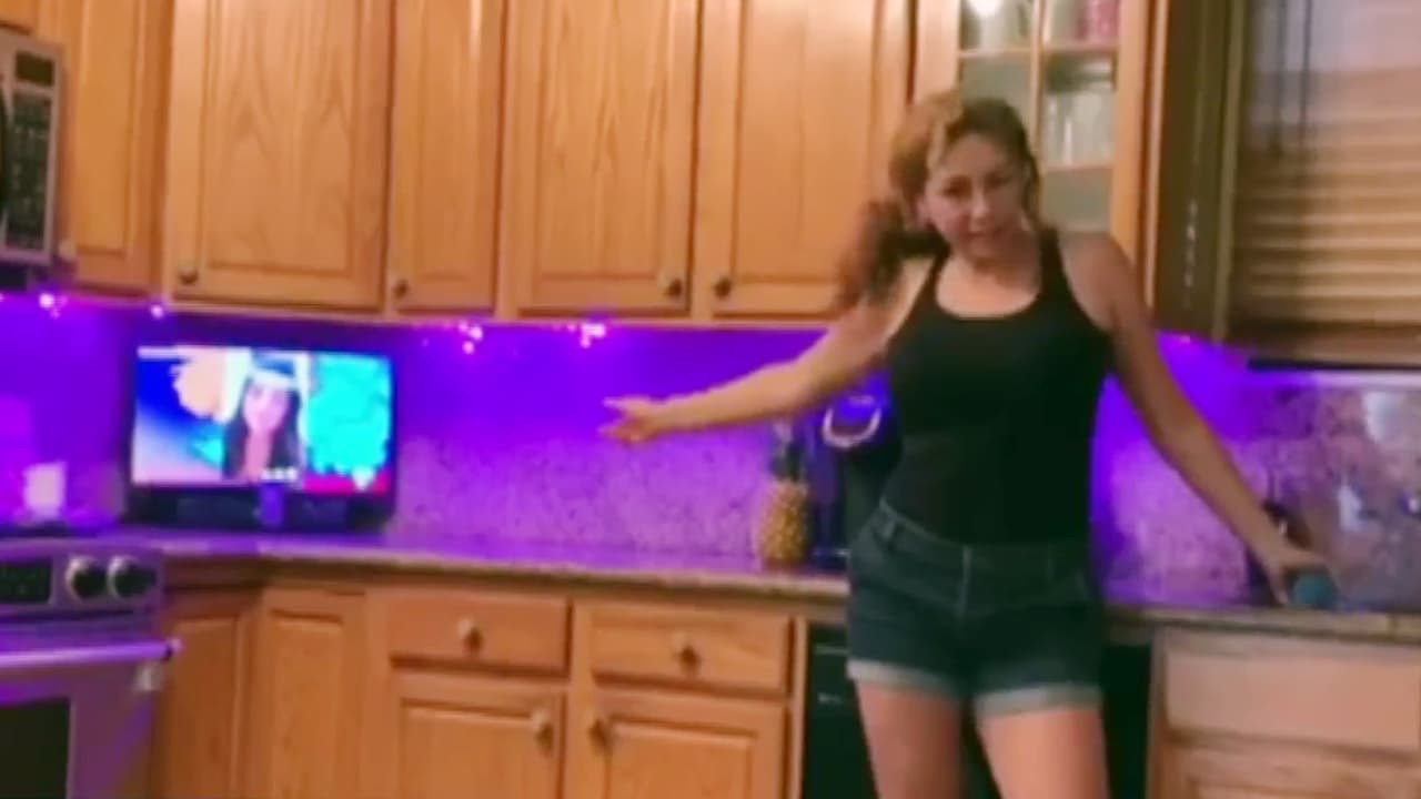 <a href="https://www.univision.com/shows/despierta-america/saludos-a-todos-en-despierta-america-esta-televidente-mostro-como-son-sus-mananas-con-nuestro-show-video">Martha Salazar</a> nos compartió su rutina diaria, disfrutando de la casita más feliz de la televisión hispana.