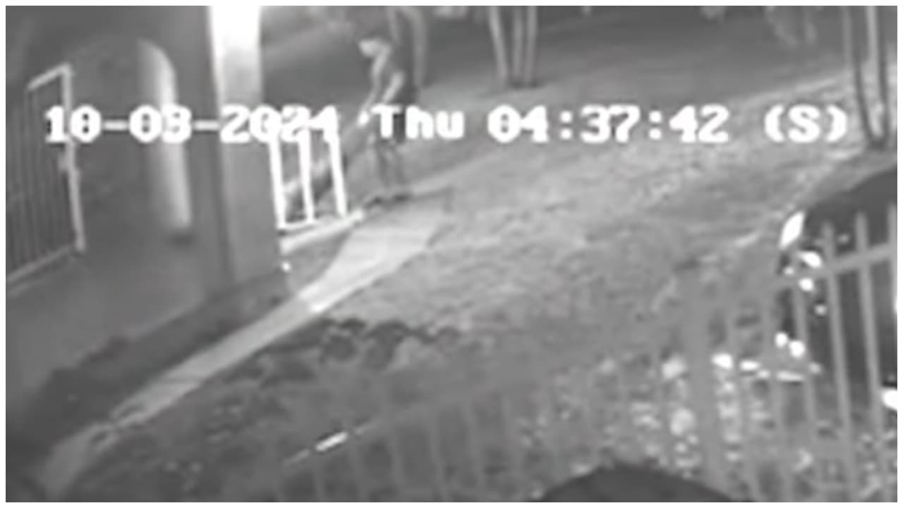 La residencia fue minuciosamente revisada porque allí, según muestra un video de vigilancia de una casa vecina, el músico cubano recibió un disparo en la cabeza.