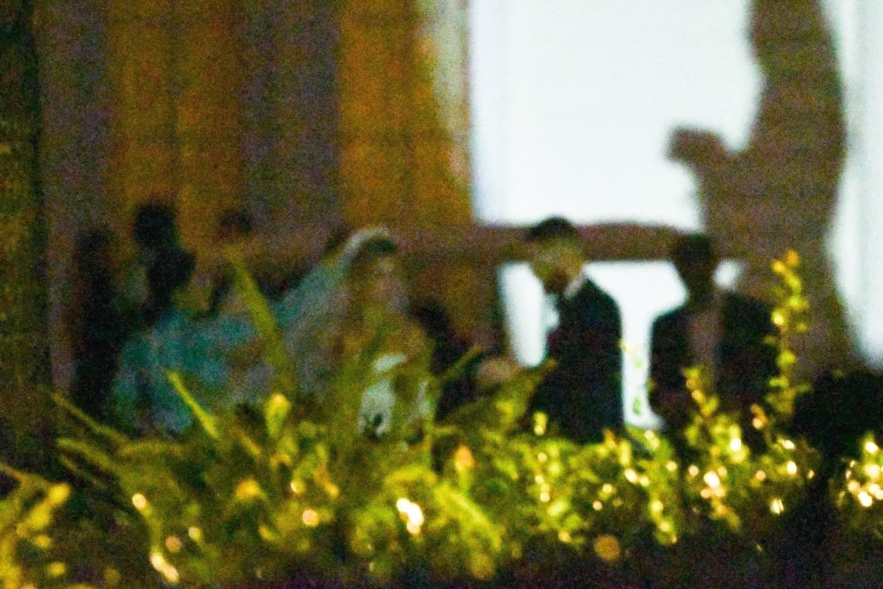 "No hay nada como casarse con el amor de tu vida. Es un
<b><a href="https://www.univision.com/famosos/finalmente-las-fotos-del-vestido-de-novia-de-hailey-baldwin-en-su-boda-con-justin-bieber" target="_blank">sentimiento indescriptible</a></b>".
<br>