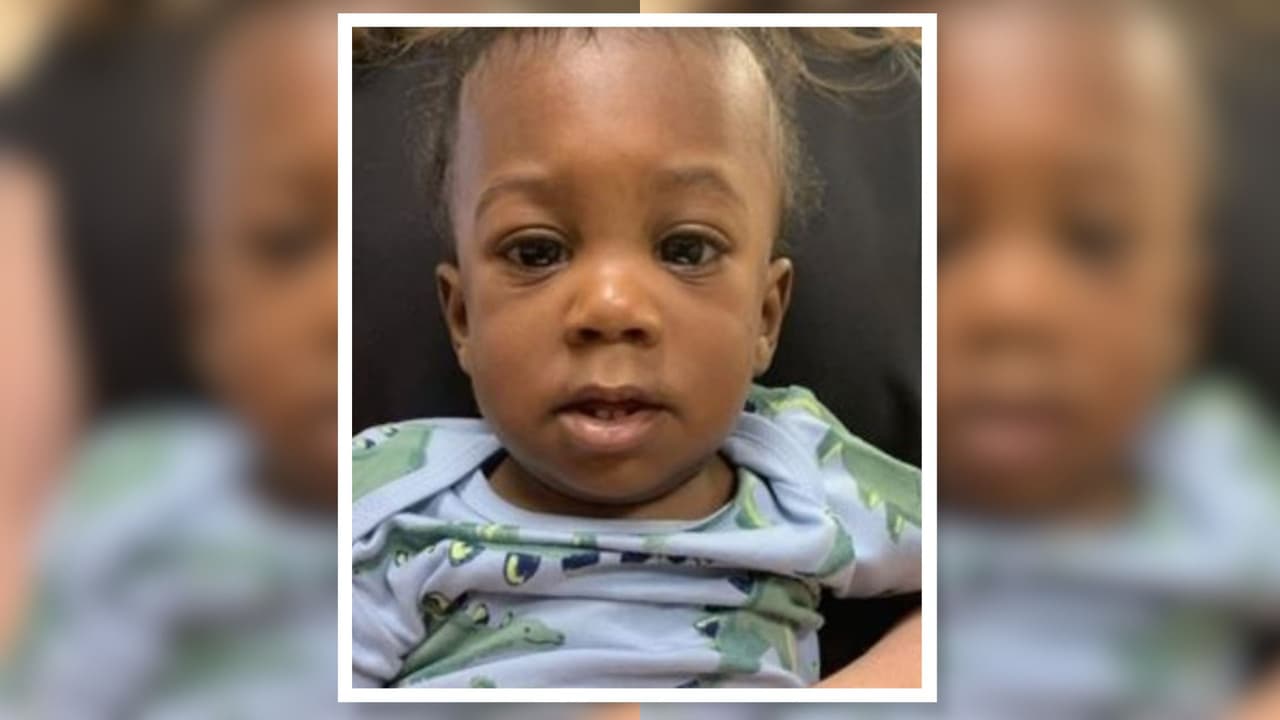 Departamento de Policía busca a los padres de un bebé que fue hallado solo al sureste de Houston