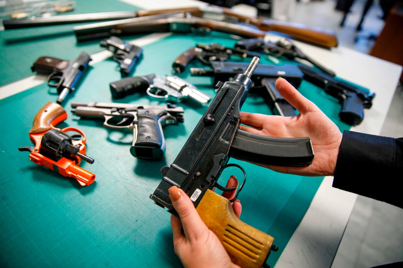 Así la relación de posesión de armas entre los ingleses y los estadounidenses es absolutamente dispar. Por cada 100 americanos que tienen un arma, 6,5 ingleses portan una. 
<br>