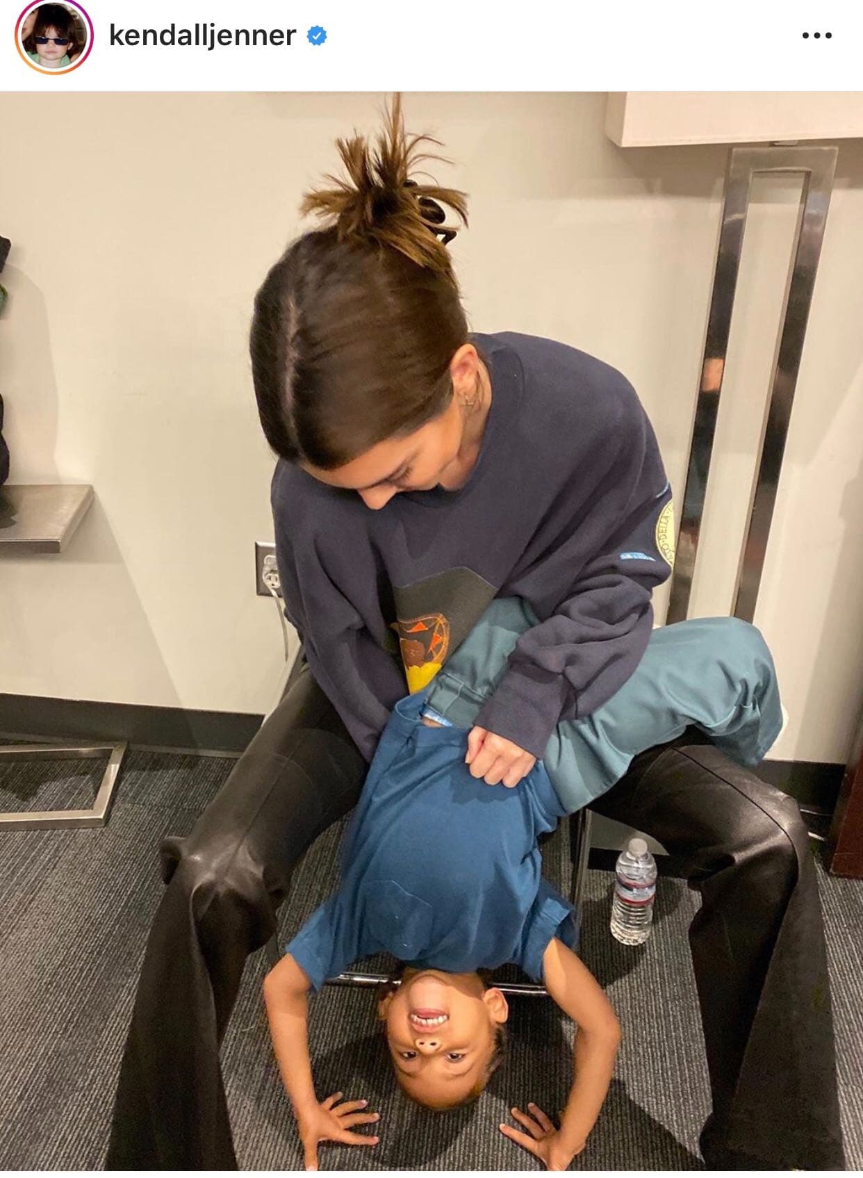 Después de formular la pregunta, enseguida comenzaron a llegarle comentarios a la modelo de 
<b><a href="https://www.univision.com/famosos/al-estilo-fast-furious-kendall-jenner-celebra-su-cumpleanos-24-video">24 años.</a></b>
<br>