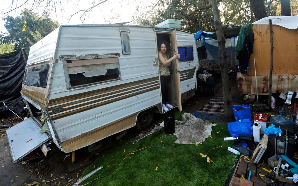 San José aprueba mega estacionamiento seguro para vehículos cámper