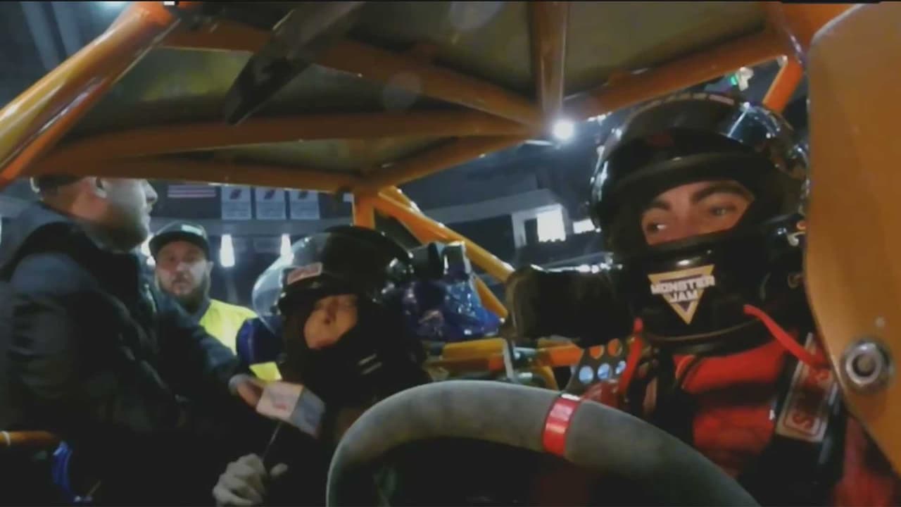 Gelena Solano se atrevió a dar una vuelta en un 'monster truck' y grita: "Sáquenme de aquí"