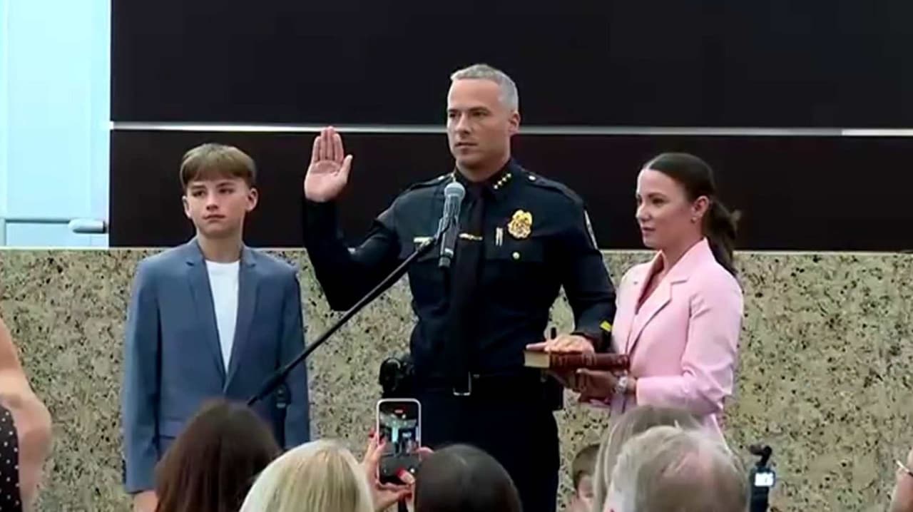 Juramentan a Matthew Castillo como nuevo jefe de la policía de Doral