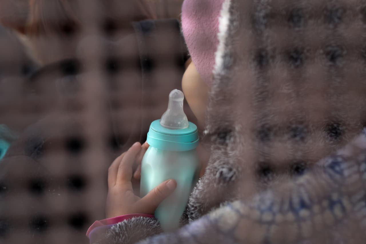 Niño de 2 años arrestado con su madre en la frontera muere tras semanas hospitalizado; es el cuarto en 5 meses