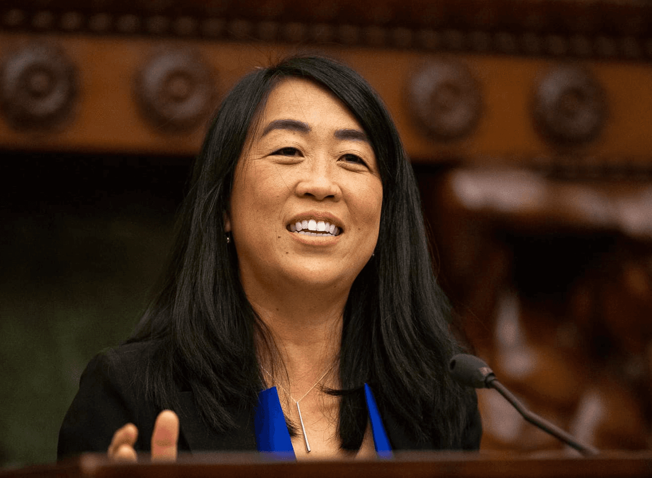 <b><a href="https://helengym.com/" target="_blank">Helen Gym</a></b> se desempeñó como miembro general del Concejo Municipal durante siete años antes de renunciar el año pasado para postularse para alcalde. Cofundó una escuela autónoma en Chinatown y la organización de noticias Philadelphia Public School Notebook, que finalmente se convirtió en Chalkbeat Philadelphia.