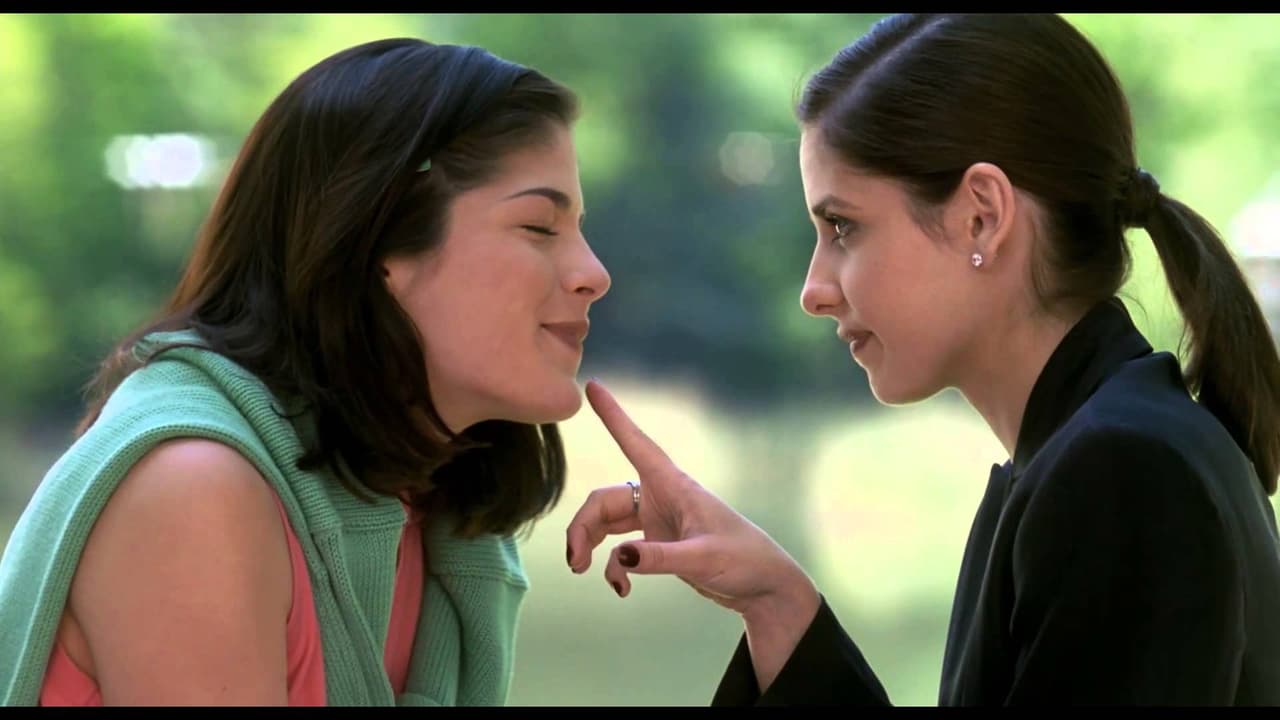 En 'Cruel Intentions', Selma y Sarah Michelle se besan en los labios.