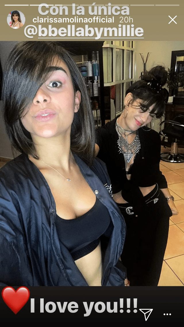 "Buenos días. ¿Cabello corto o largo? Comenta", escribió la dominicana en su cuenta de Instagram.