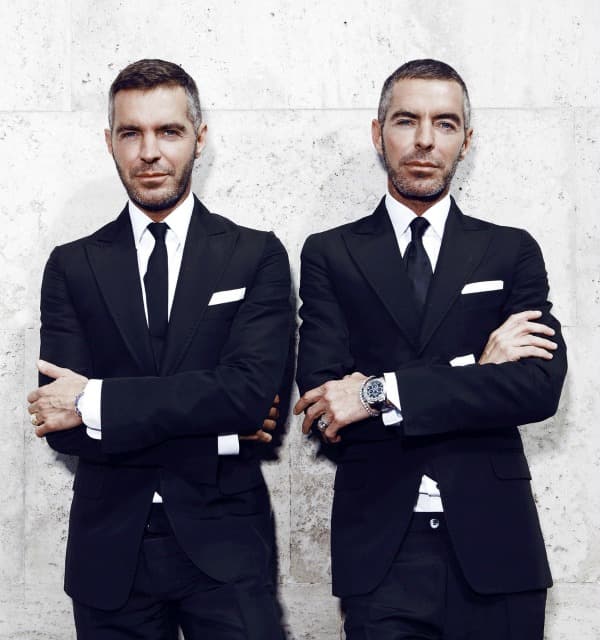 Dsquared2. Dean y Dan Catenacci han estado en la industria de la moda desde hace más de dos décadas, colaborando para casas como Versace y Diesel. Actualmente cuentan con su propia marca, Dsquared2, que se ha convertido en la favorita de celebridades como Justin Timberlake, Rihanna y Madonna.