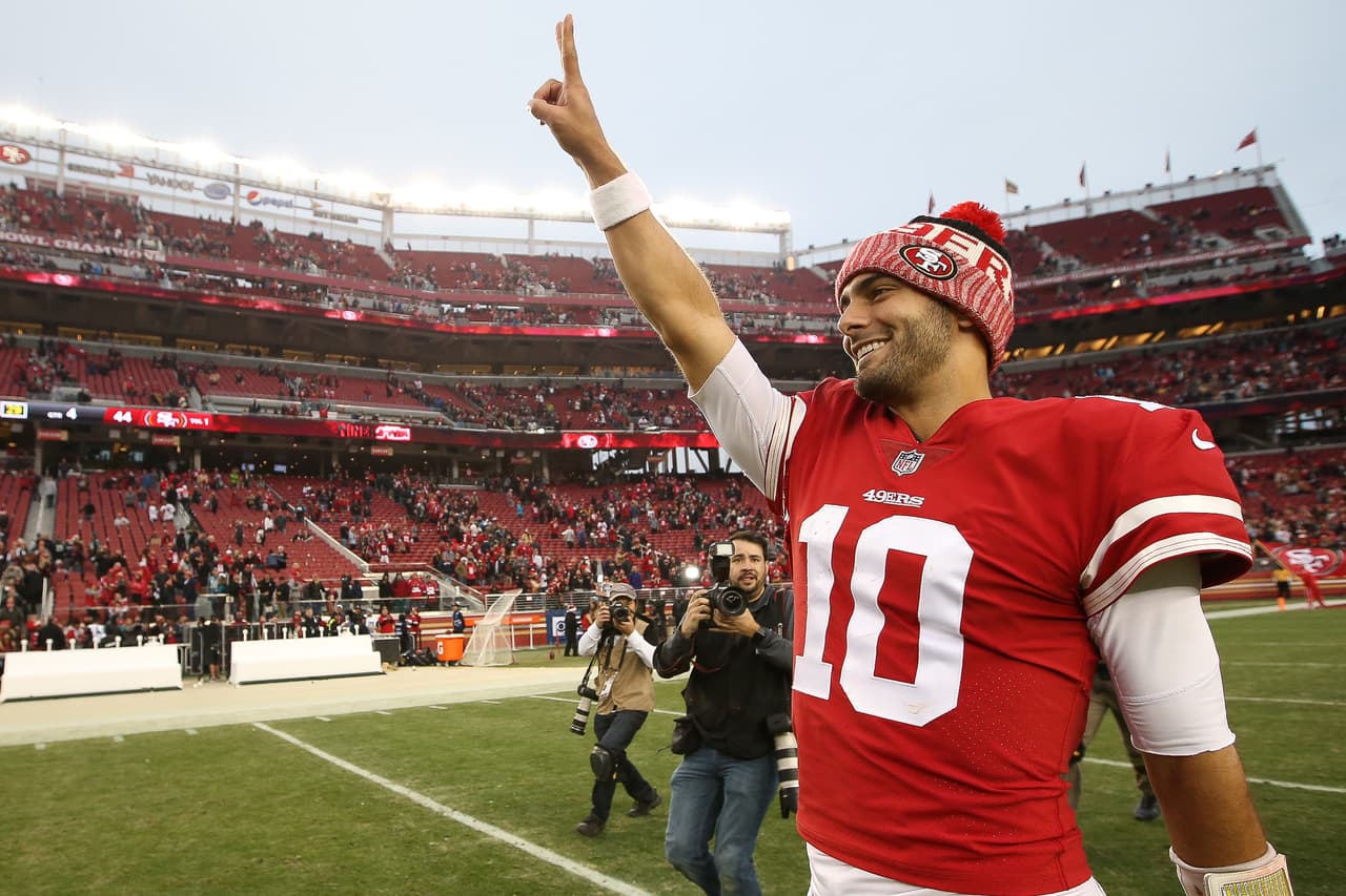 <a href="https://translate.googleusercontent.com/translate_c?depth=1&hl=es&ie=UTF8&prev=_t&rurl=translate.google.com&sl=en&sp=nmt4&tl=es&u=http://www.nfl.com/player/jimmygaroppolo/2543801/profile&usg=ALkJrhjxYBdhrHLzNFu0DTaakJrhkMmr-Q">Jimmy Garoppolo</a> se convirtió 8 de febrero de 2018 en un hombre peligrosamente rico y muy pronto tendrá compañía en el listado de los quarterbacks mejores pagados de la liga.