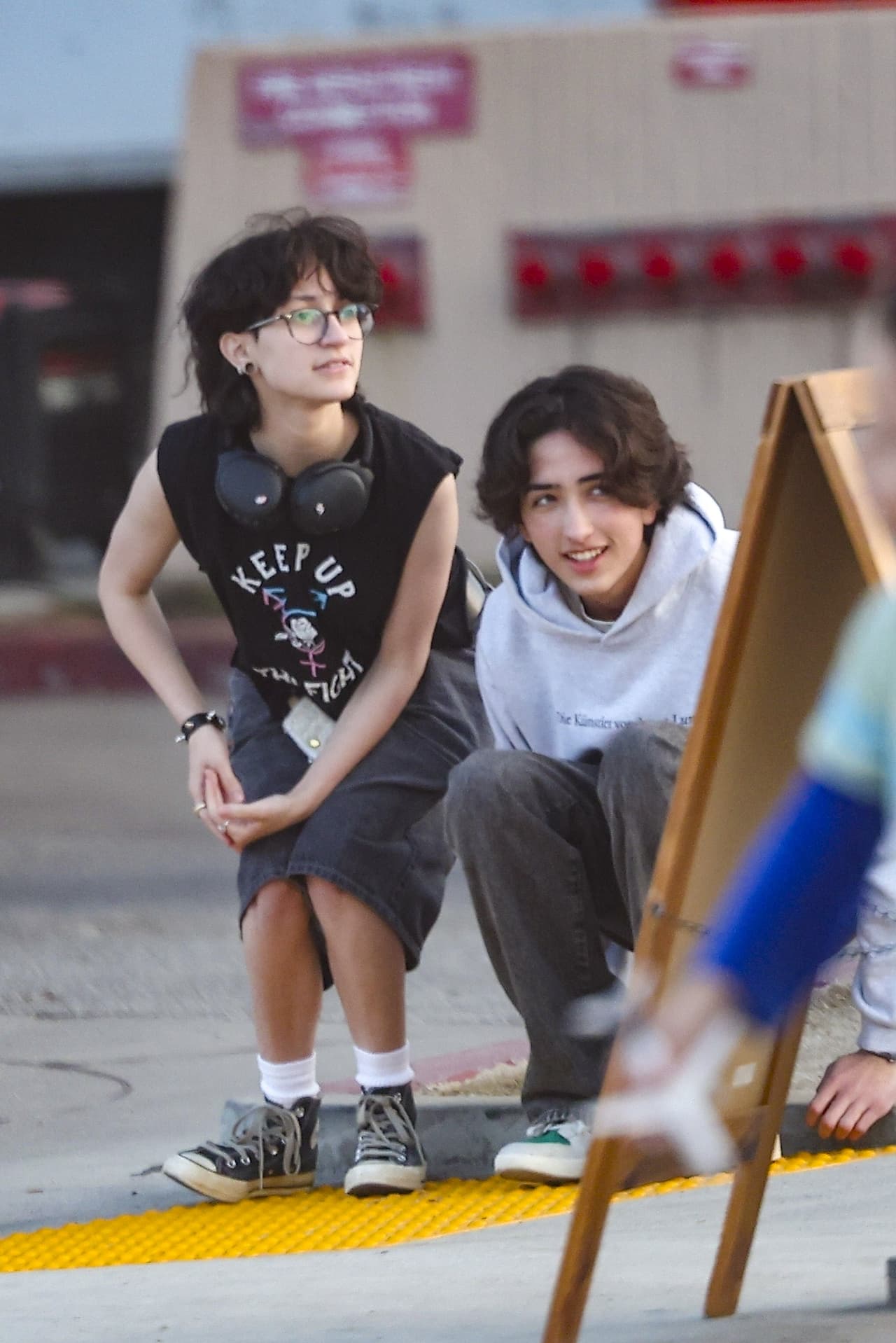 Emme disfrutó de un "almuerzo" con misterioso acompañante.