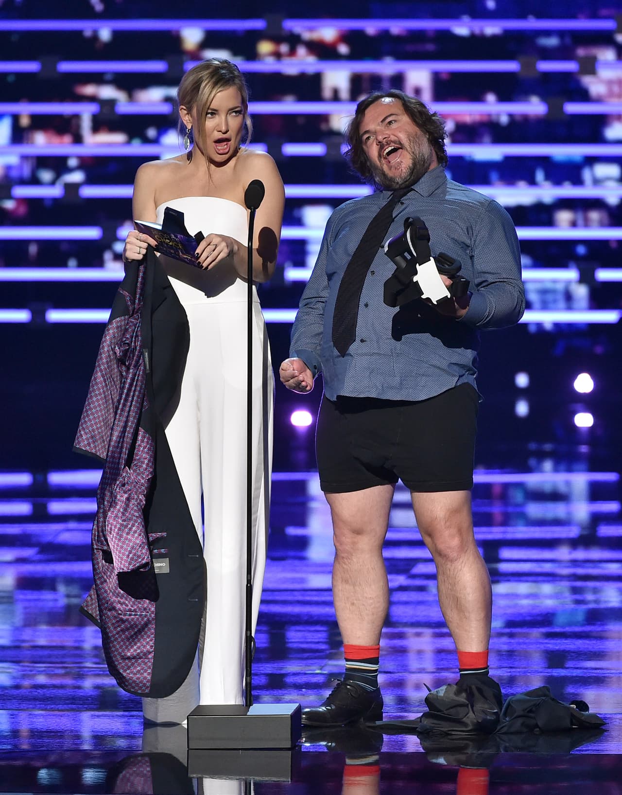 Black bromeó mucho ¡y hasta los pantalones se quitó!