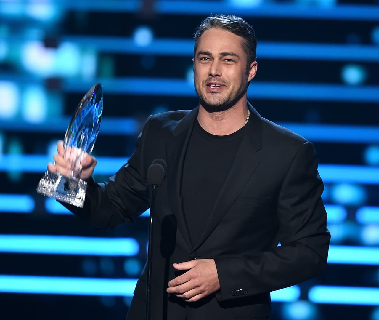 Taylor Kinney triunfó por 'Chicago Fire'.