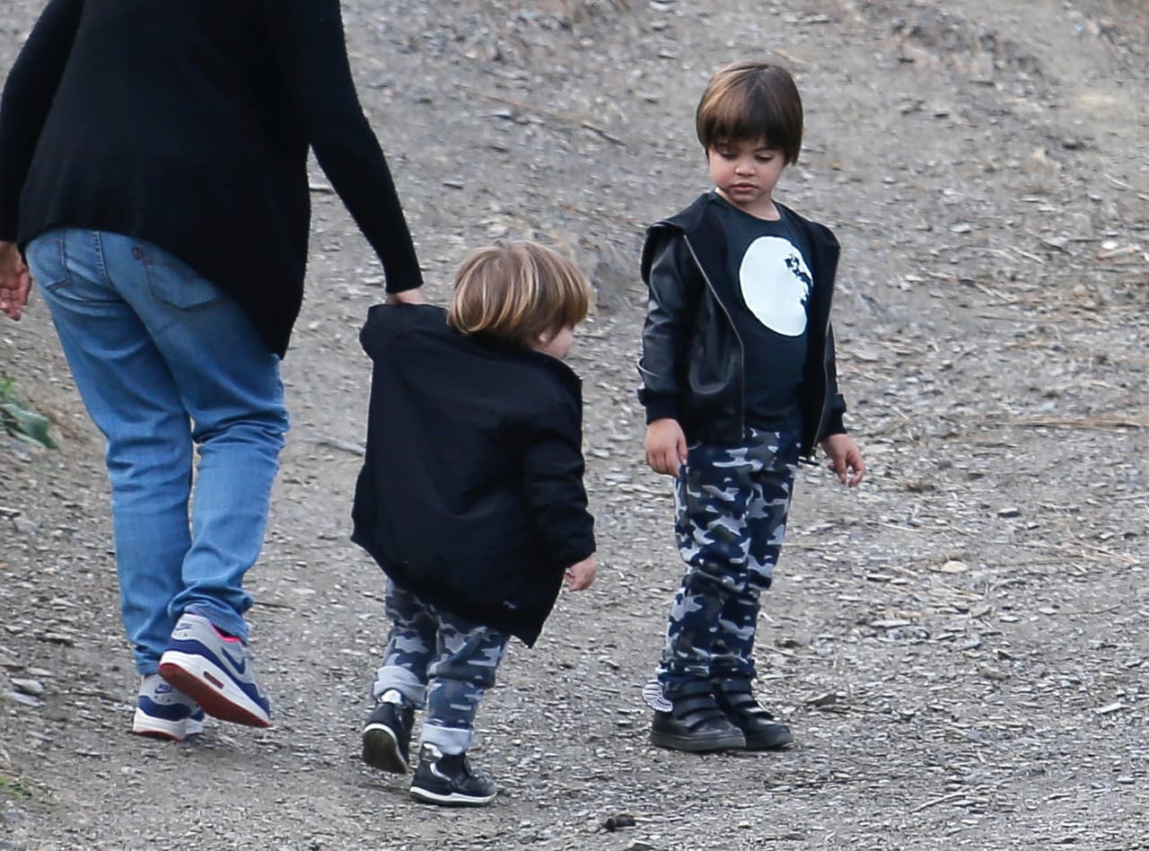 Milan estuvo muy al pendiente de su hermano menor.