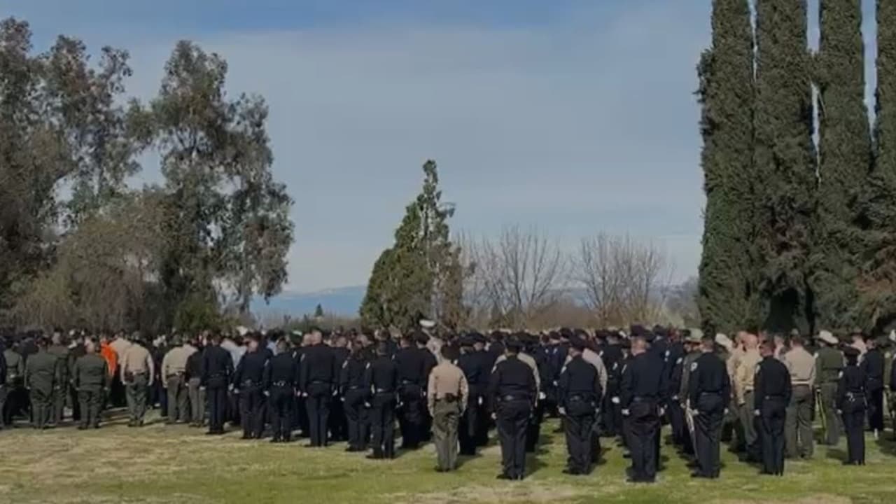 La música y las salvas en honor de Gonzalo Carrasco Jr. rompieron el silencio en Reedley para darle el último adiós.