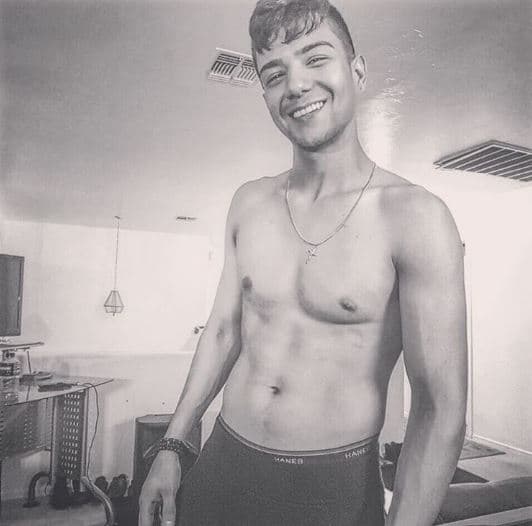 Luis cuenta que antes de ser famoso y mientras cantaba en su gimnasio, luego de una fiesta, se animó a subir el video. Tuvo muy buenas críticas y empezó a tener muchos seguidores.