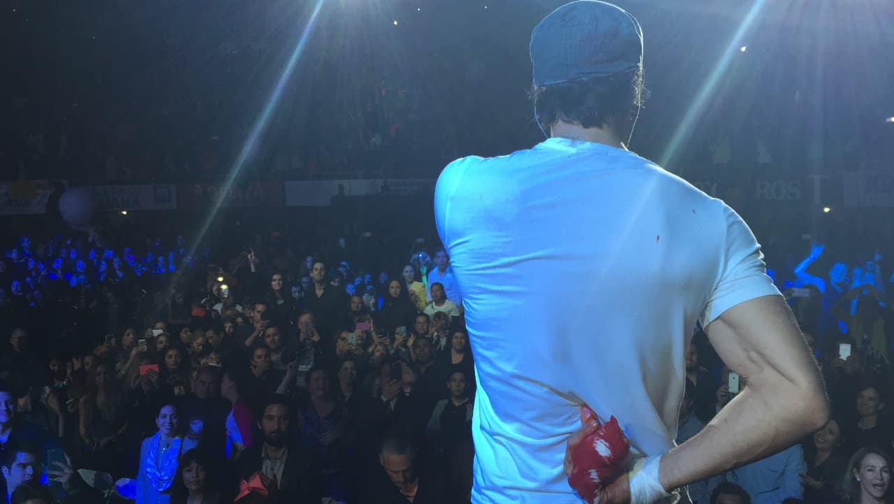 La noche se puso intensa no sólo por lo acontecido, también por las ganas de Enrique de seguir con la fiesta.