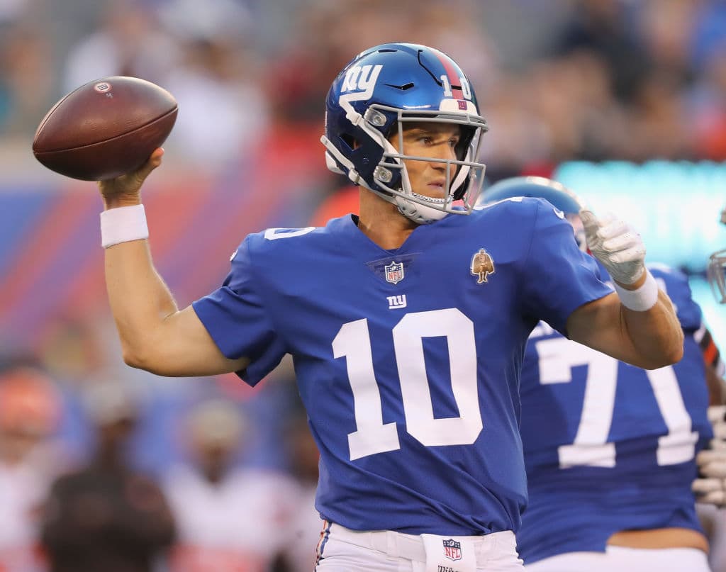 23) 
<b>Eli Manning, New York Giants</b>. El corredor novato Shaquon Barkley podría quitarle mucha presión de encima. Es una realidad que las capacidades de Eli han venido a menos y eso es evidente.