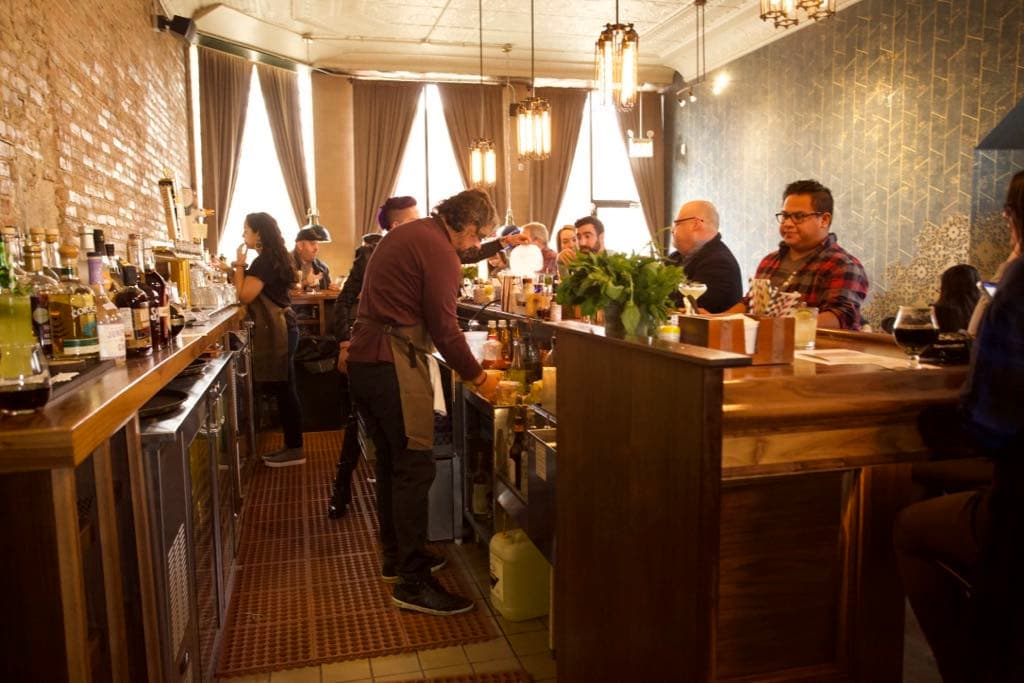 Osito's Tap en La Villita