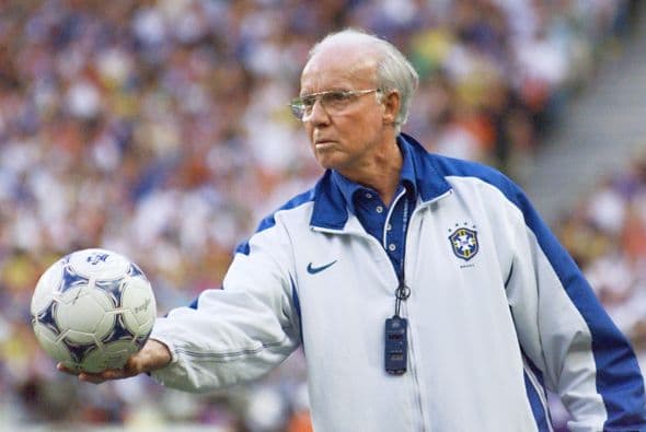 Mário Jorge Lobo Zagallo jugó para Brasil en las Copas del mundo de 1958 y 1962, las cuales su equipo ganó. Después de retirarse fue técnico de Brasil en 1970, donde Brasil ganaría su tercera copa. Por lo tanto Zagallo fue campeón del mundo tanto como jugador y como director técnico.