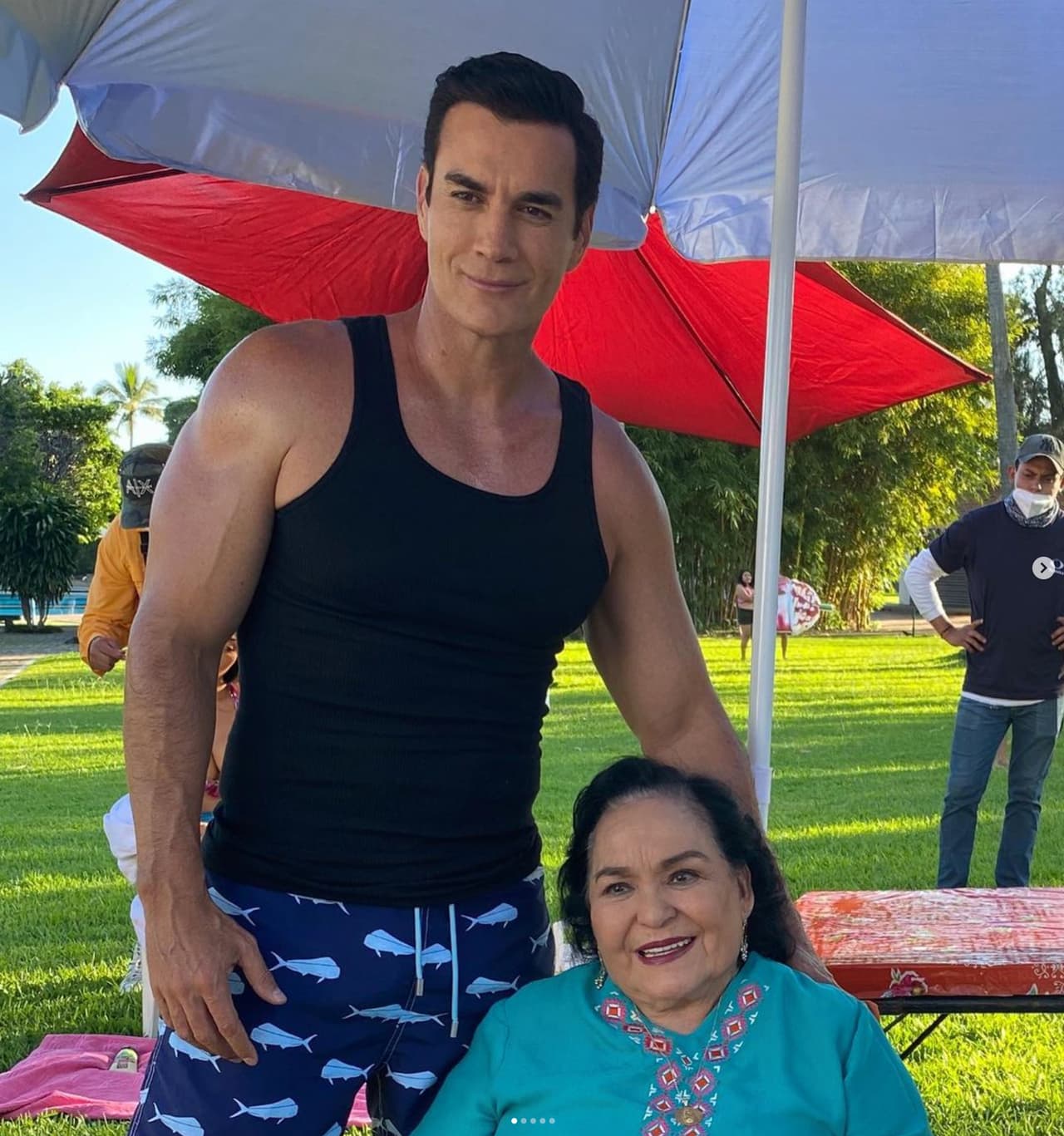 <b>David Zepeda: </b>Hermoso viaje adorada Carmen Salinas… Siempre preocupada por los que no la estaban pasando tan bien, siempre ayudando y con un alma tan bondadosa…
<br>Descansa en Paz