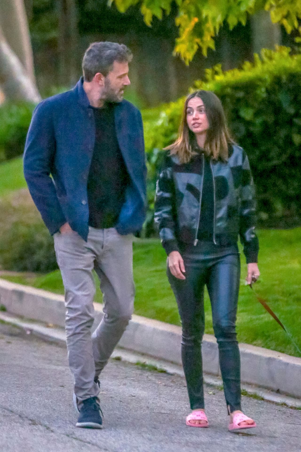 <b><a href="https://www.univision.com/famosos/ana-de-armas-novio-tinder-ex-ben-affleck" target="_blank">Cuando fue novia de Ben Affleck</a></b>, la pareja era seguida de manera constante por los paparazzi y los medios, algo que a la actriz no le agradó al punto de sentirse en absoluta vulnerabilidad. 
<br>