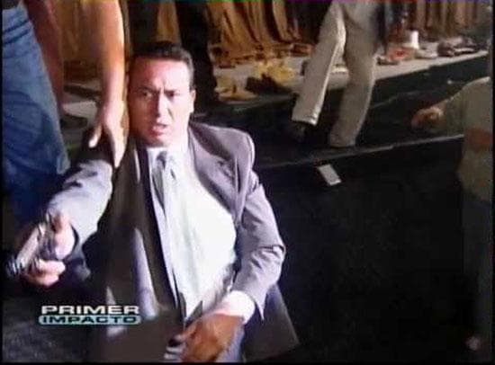 Cuando la prensa intentó acercarse a 
<b><a href="http://www.univision.com/temas/lucero">Lucero</a></b> para entrevistarla se hizo un tumulto y uno de los guardaespaldas de la actriz sacó la pistola para apuntarles.