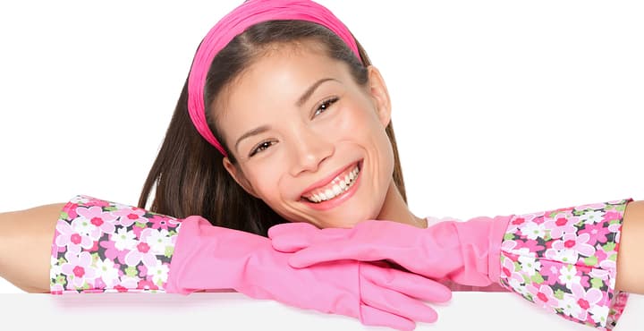 <b>Guante de goma. </b>Aunque parezca imposible, realmente puedes deshacerte de las pelusas con este accesorio de la limpieza. Para ello tienes que colocarte el guante y pasarlo en repetidas ocasiones de arriba hacia abajo. La goma arrastrará las bolitas por lo que será más fácil retirarlas con la mano.