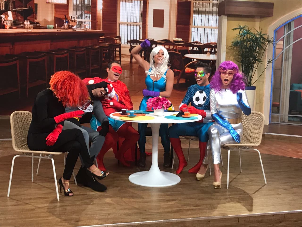 Estos superhéroes sí que saben divertirse juntos.