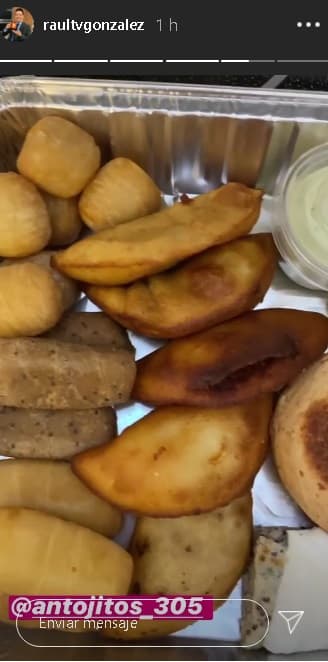 Raúl González celebró a su papá de 81 años en casa con exquisitos platillos de su natal Venezuela.