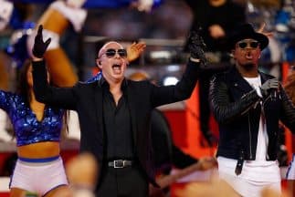 Pitbull cantó en el medio tiempo del partido de Thanksgiving