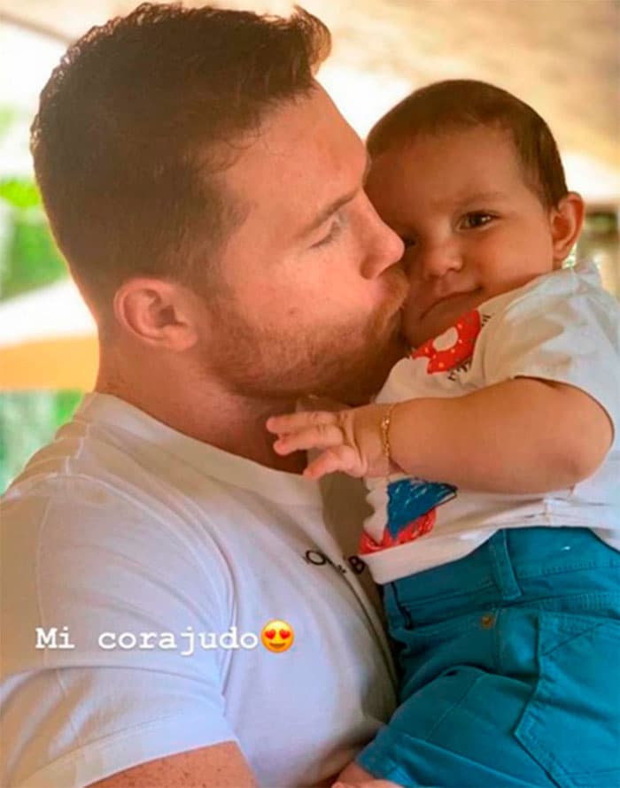 El pequeño Saúl nació solo 9 meses después del nacimiento de María Fernanda. Padre e hijo se han visto muy cercanos.