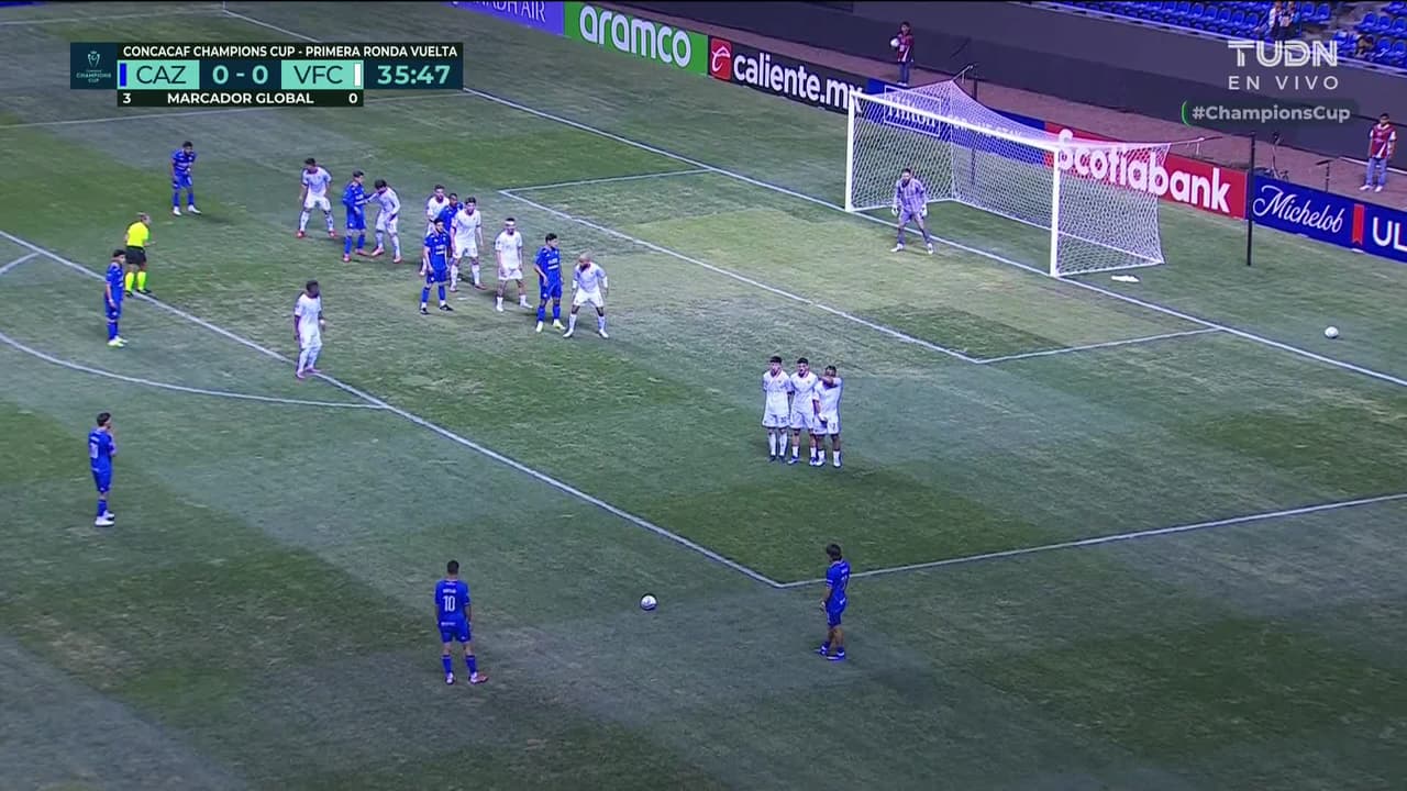 ¡TIRO ATAJADO! disparo por Luka Romero.