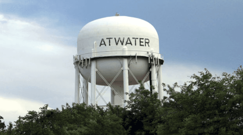 En el condado de
<b>Merced</b>, el precio promedio de una casa en
<b>venta es de $315,000 dólares</b>. Esto significa que para adquirir una vivienda se necesitan al menos
<b>$57,600 de salario y el pago mensual sería de $1,440.</b>