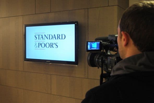 En contraste, quienes obtienen BB, D y puntuaciones más bajas se ubican en el “grado especulativo”, pues las tasas de retorno son más elevadas y mayor el riesgo de cesación de pago.