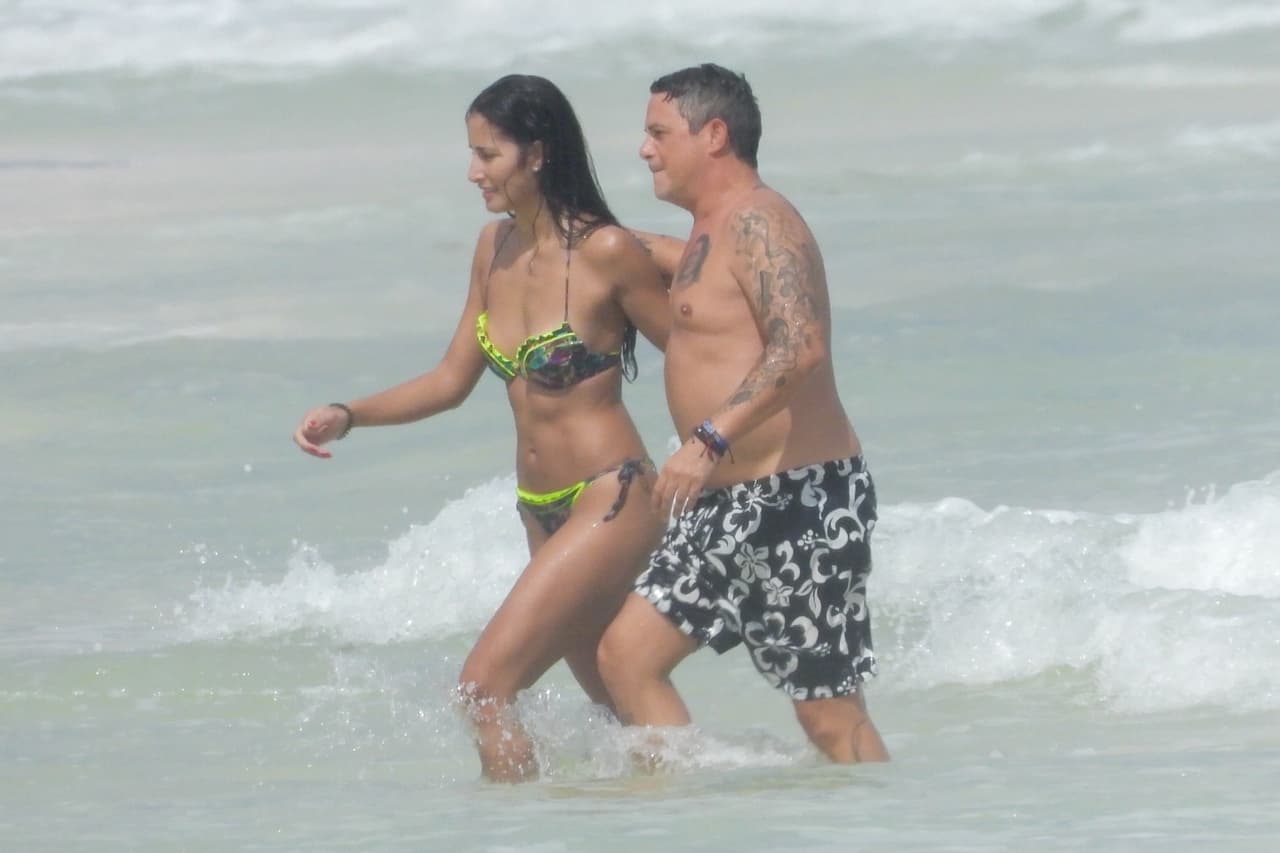 Por su parte, 
<b>Alejandro Sanz y la cubana Rachel Valdés</b> mantienen una relación desde hace casi un año.
<br>