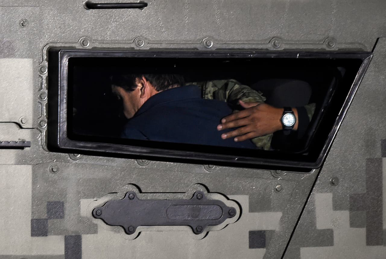 Publican foto de "El Chapo" tras las rejas