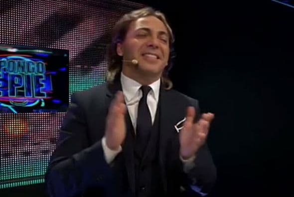 Cristian Castro se mantuvo de pie y al término de la presentación, no paró de aplaudir.