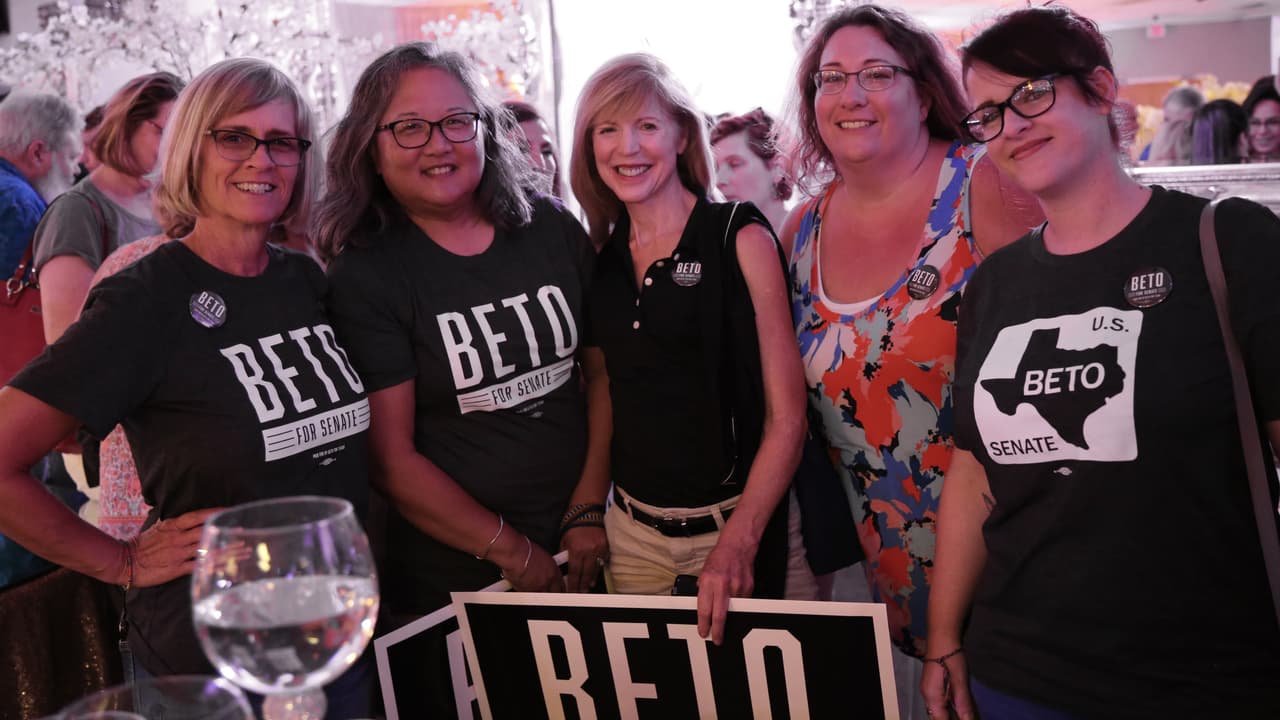 En el grupo de seguidores de O'Rourke que se dio cita en Pasadena para el town hall fue notoria la presencia de mujeres de todas las edades.