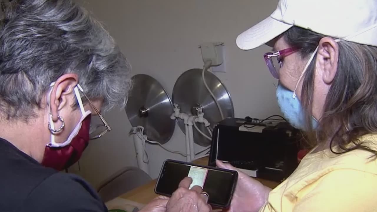 Residentes afectados por la crisis saturan los servicios de ayuda