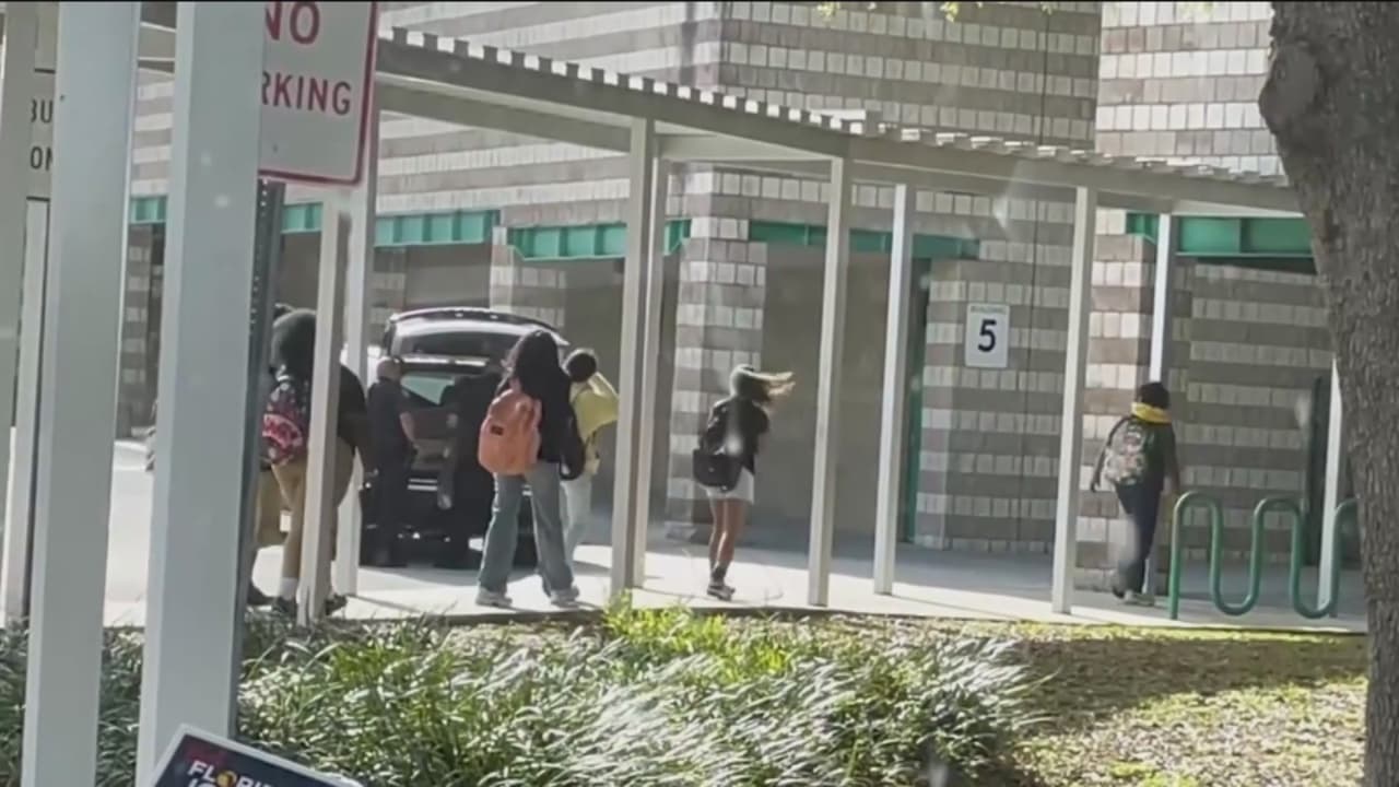 Padres de Hillsborough exigen mayor seguridad escolar ante el regreso a clases de más de 200 mil estudiantes