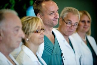 El equipo médico a cargo de la proeza, encabezado por Mats Brannstrom.