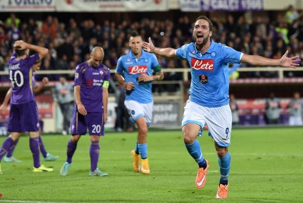 El Nápoles todavía tiene opciones de robarse la media plaza la Liga de Campeones aunque por ahora tiene sitio en la Europa League junto a la Fiorentina que espera no le sea arrebatado por Génova. Cagliari, Cesena y Parma son los tres equipos que terminaron descendiendo en la Serie A italiana.