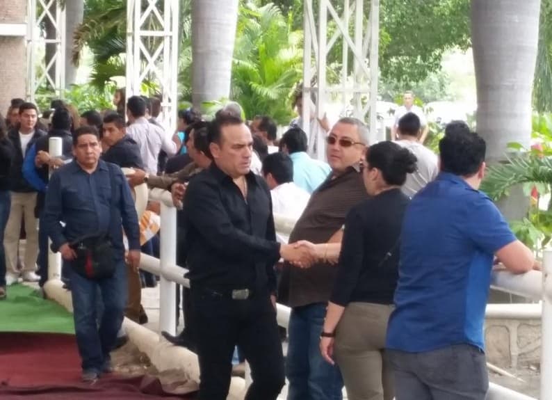 Después de la misa, el cuerpo regresó al rancho y ahí ya lo esperaban algunos de sus amigos y seguidores.