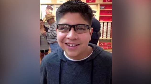 Un niño muere tras colapsar en el campo donde jugaba futbol en su escuela