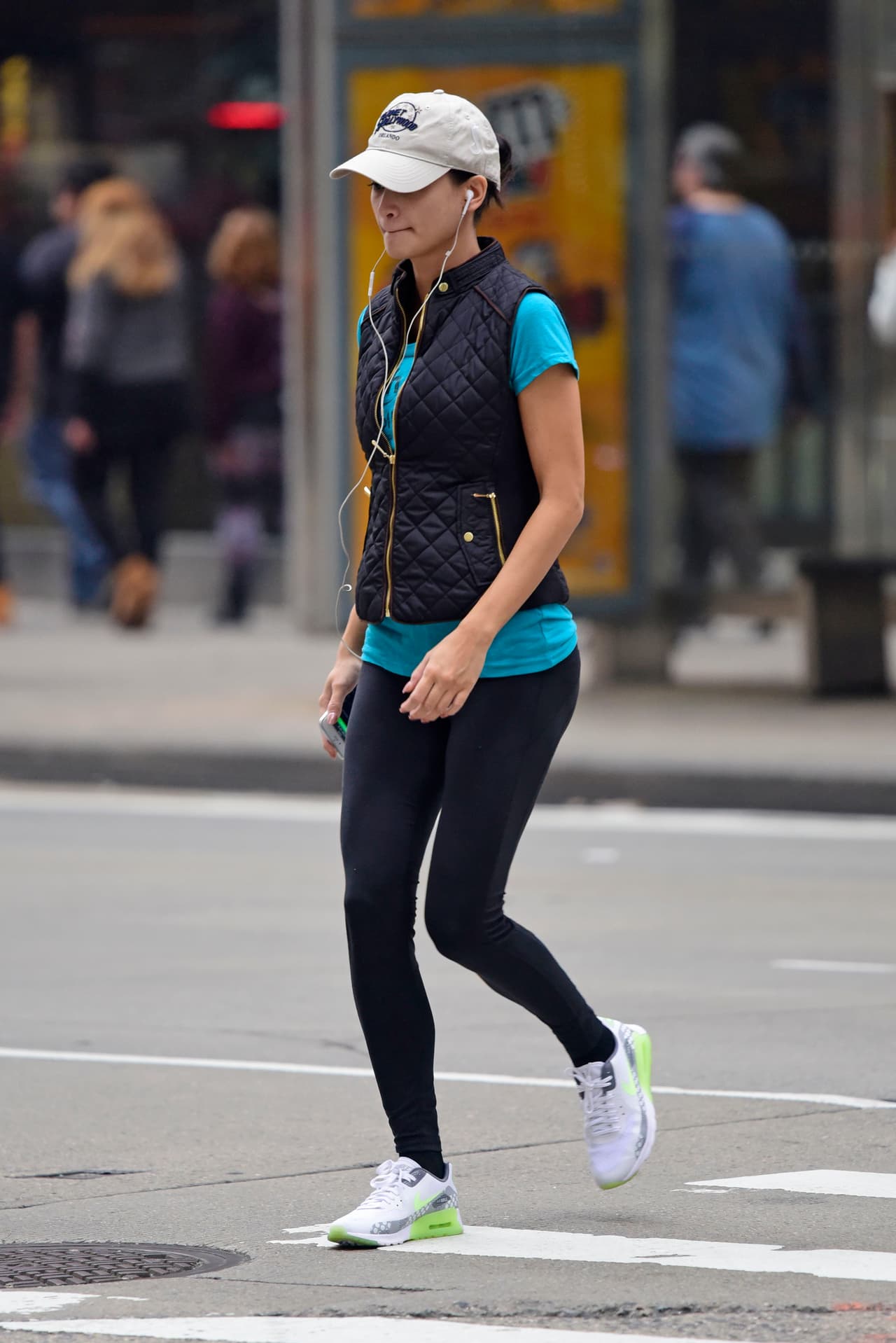 Logró pasar desapercibida entre las personas.